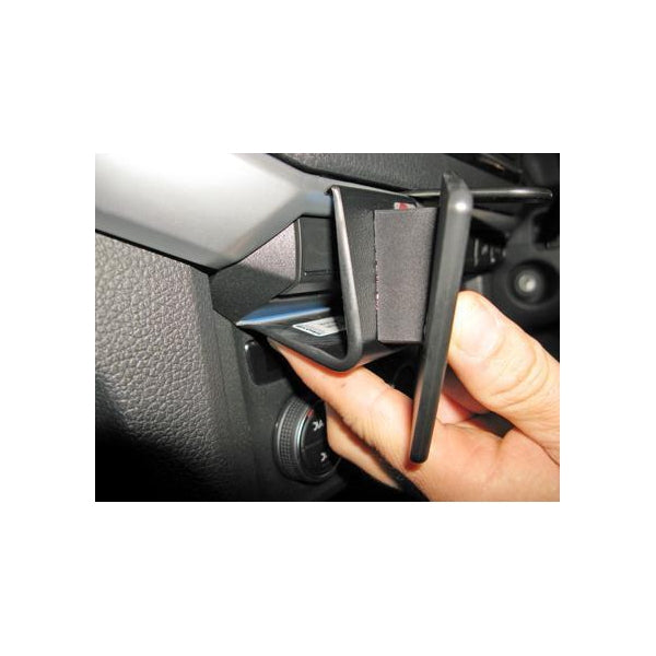 Volkswagen Amarok 17-23 Angled Dash Mount